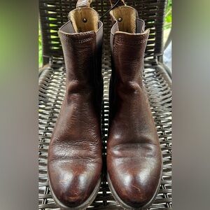 Frye. Chocolate brown. 7.5, heel 2 toe 10.3 in appr cowgirl cute